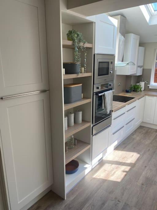Beautiful 3 Bed Home In The Heart Of New Forest Hordle Экстерьер фото