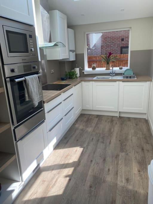 Beautiful 3 Bed Home In The Heart Of New Forest Hordle Экстерьер фото